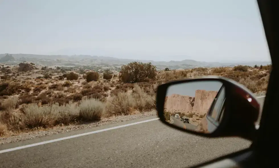 Cubiertas solares sobre la autopista: Camino hacia la reducción global de dióxido de carbono